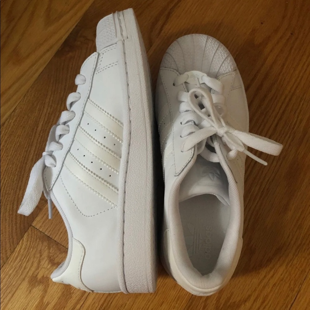 New adidas superstar unisex sneakers Sz 3